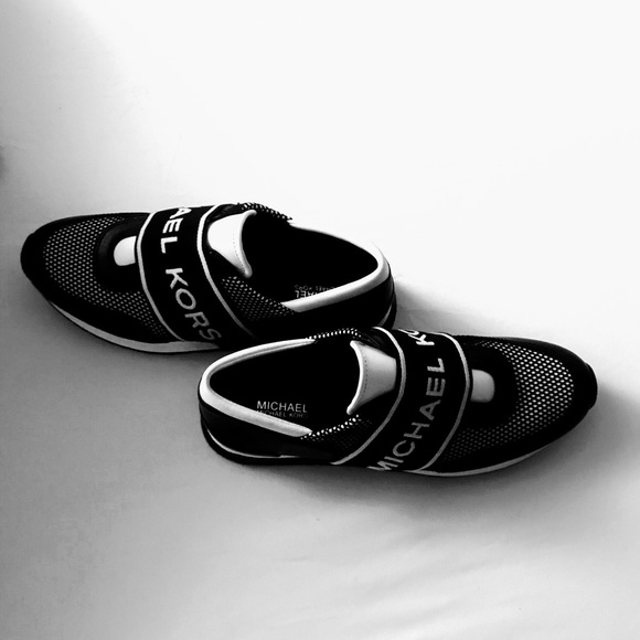 MICHAEL KORS SLIP ONS - Picture 8 of 8